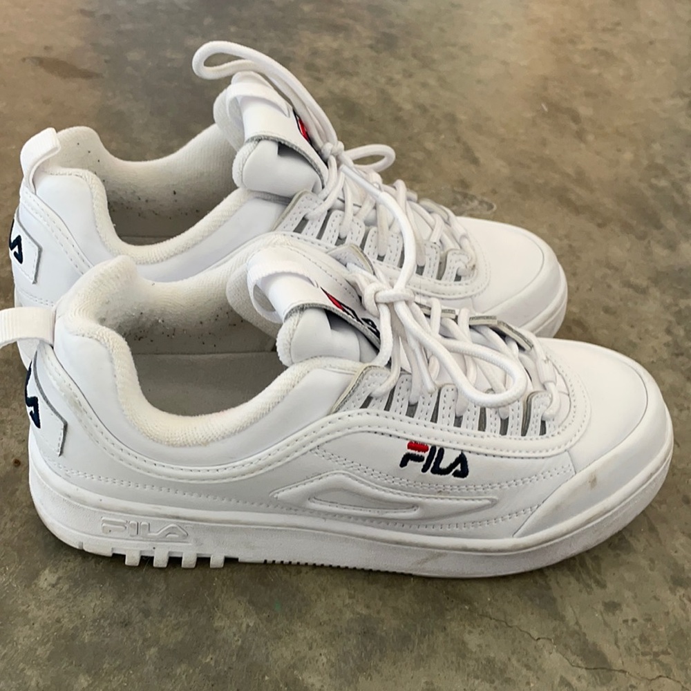 Size 7.5 Fila like new shoes